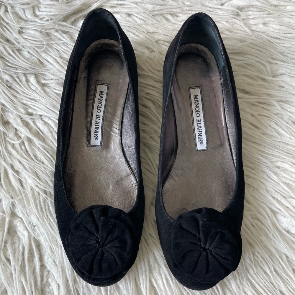 Manolo Blahnik Suede Rosette Floral Appliqué Round Toe Flats Size 38